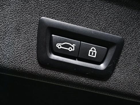 Used 2022 BMW X6 M50i w/ Executive Package image 28