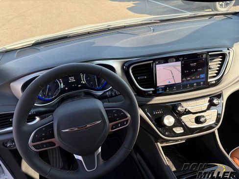 New 2026 Chrysler Pacifica Pinnacle w/ Trailer Tow Group image 13