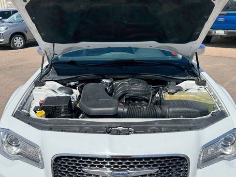 Used 2018 Chrysler 300 Limited image 20