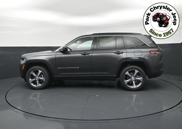 New 2026 Jeep Grand Cherokee Limited w/ Trailer Tow Package AWD/4WD image 3