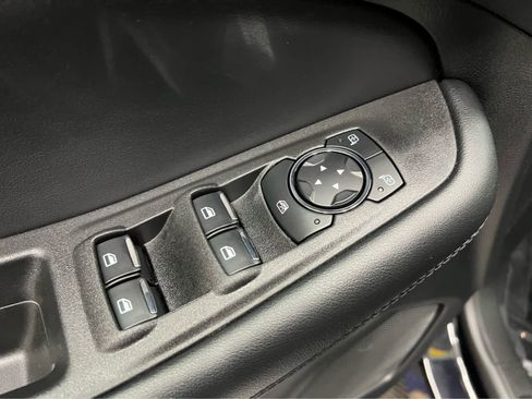 Used 2024 Ford Edge SE w/ Black Appearance Package image 18