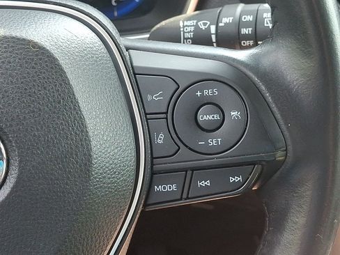 Used 2022 Toyota Corolla Cross XLE w/ Convenience Package AWD/4WD image 23