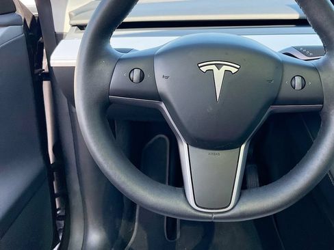 Used 2024 Tesla Model Y Long Range AWD/4WD image 10