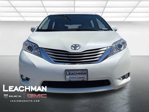 Used 2017 Toyota Sienna XLE Premium FWD image 9