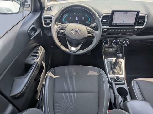 Used 2025 Hyundai Venue Limited FWD image 16