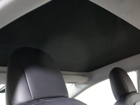 Used 2020 Tesla Model 3 Standard Range image 18