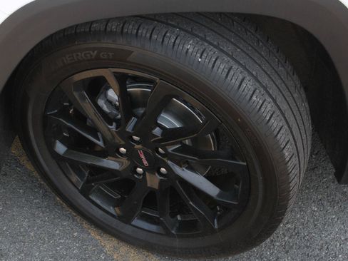 Used 2024 GMC Terrain SLT w/ Elevation Edition AWD/4WD image 19