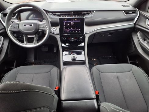 Used 2025 Jeep Grand Cherokee Laredo X image 10