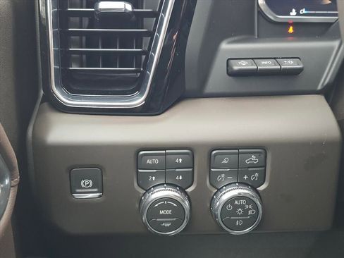 New 2026 GMC Sierra 2500 Denali w/ Denali Reserve Package image 15