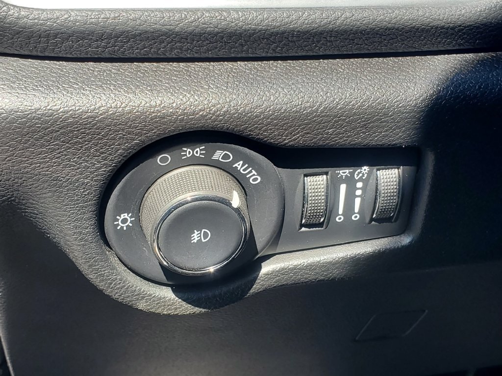 Used 2025 Chrysler Pacifica Limited FWD image 8