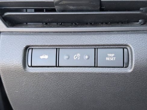 Used 2024 Nissan Altima 2.5 SV FWD image 23