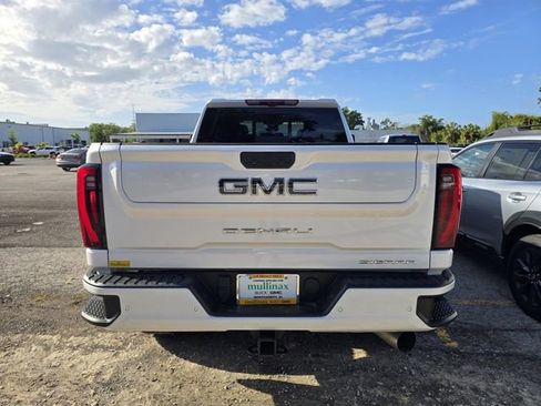 Used 2025 GMC Sierra 2500 Denali Ultimate image 10