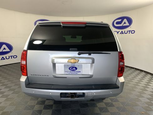 Used 2013 Chevrolet Suburban LT image 4