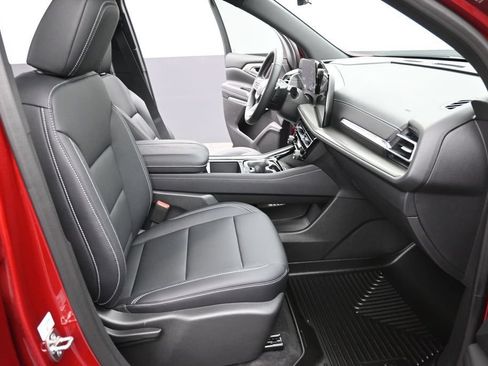 Used 2026 Chevrolet Traverse LT w/ Driver Confidence Package FWD image 14