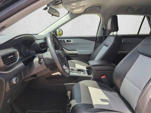 Used 2022 Ford Explorer XLT w/ Equipment Group 202A AWD/4WD image 10