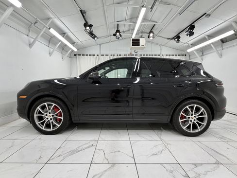 Certified 2025 Porsche Cayenne S AWD/4WD image 2