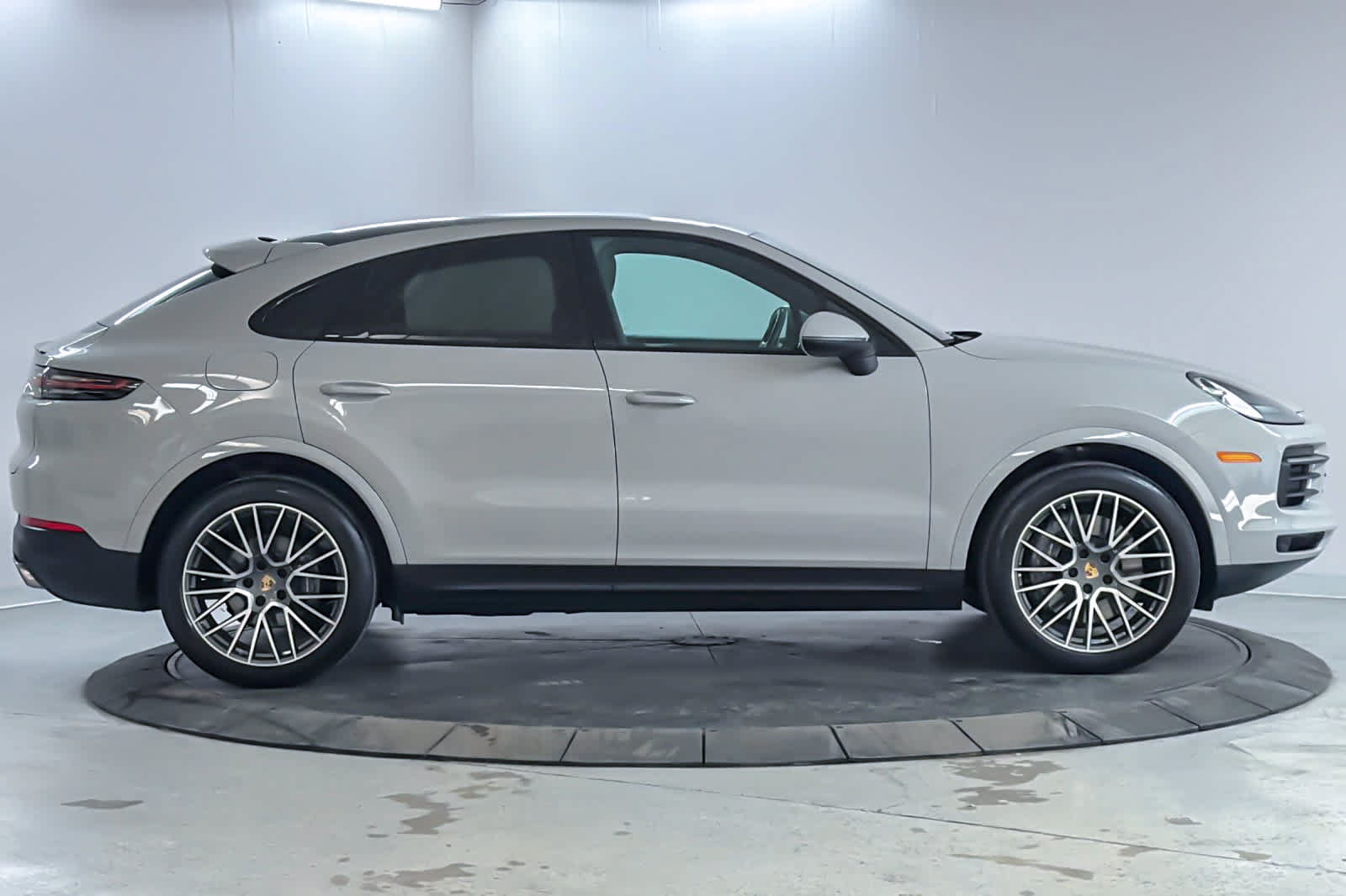 Used 2022 Porsche Cayenne Coupe AWD/4WD image 8