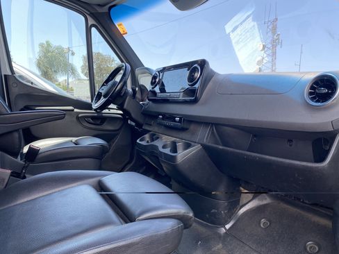 Used 2021 Mercedes-Benz Sprinter 2500 w/ Premium Plus Package image 15