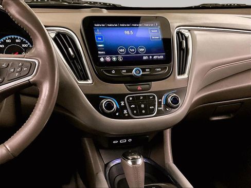 Used 2019 Chevrolet Malibu LT w/ Leather Package image 6