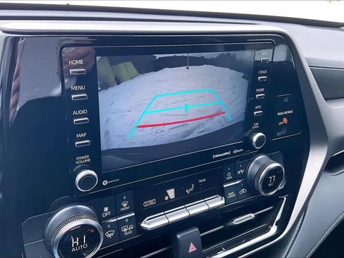 Used 2022 Toyota Highlander LE image 29