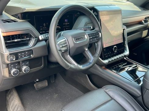 Used 2025 GMC Yukon XL Denali AWD/4WD image 22