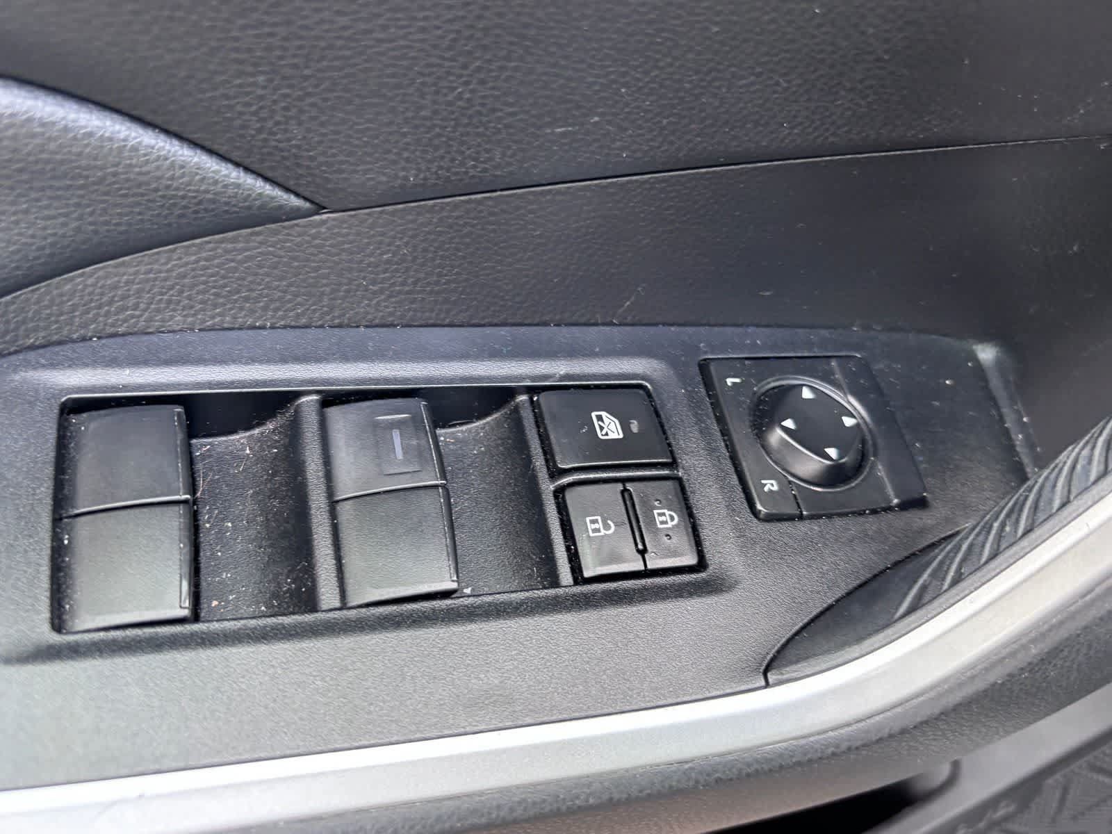 Used 2022 Toyota RAV4 LE FWD image 14