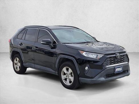 Used 2019 Toyota RAV4 XLE image 3