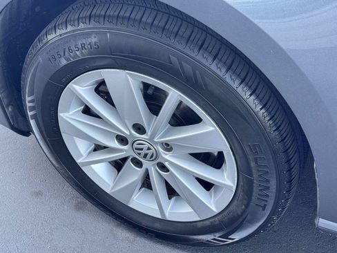 Used 2016 Volkswagen Golf S FWD image 18
