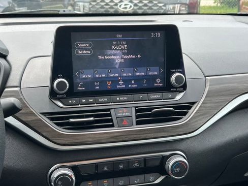 Used 2025 Nissan Altima 2.5 SV FWD image 18