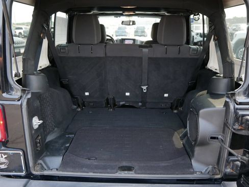 Used 2013 Jeep Wrangler Unlimited Rubicon w/ Connectivity Group AWD/4WD image 9
