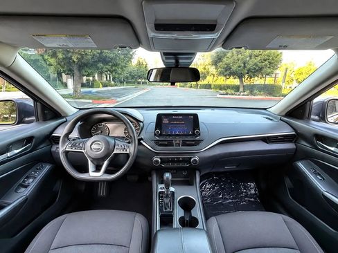 Used 2022 Nissan Altima 2.5 SV FWD image 14