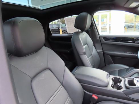 Used 2021 Porsche Cayenne Coupe image 32