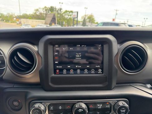 Used 2021 Jeep Wrangler Unlimited Sport AWD/4WD image 32