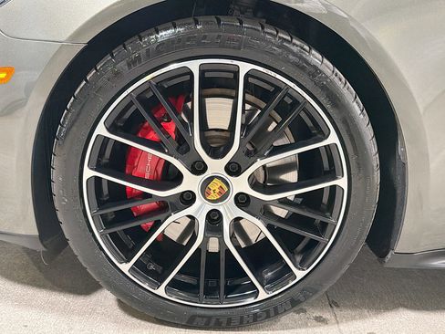 Used 2023 Porsche Panamera GTS image 41