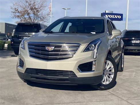 Used 2017 Cadillac XT5 FWD image 3