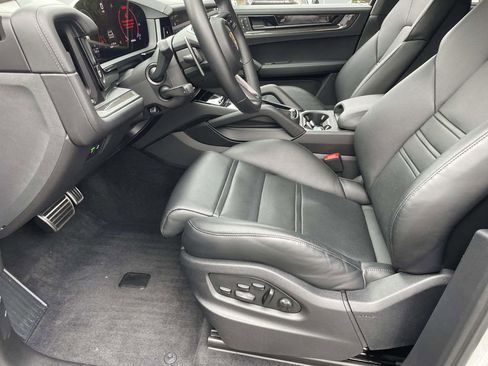 Used 2024 Porsche Cayenne Turbo GT image 19