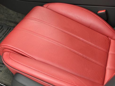 Certified 2022 Bentley Bentayga image 37