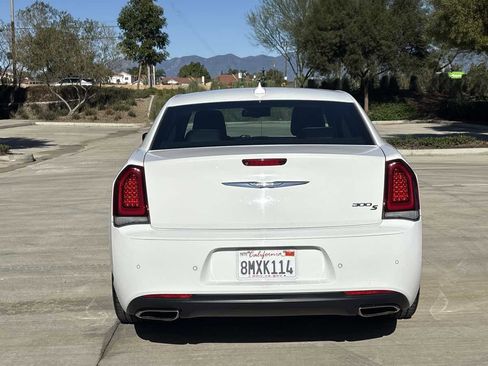 Used 2019 Chrysler 300 S w/ Safetytec Plus Group image 4