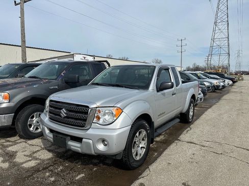 Used 2012 Suzuki Equator Sport image 2