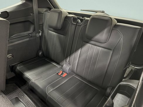 Used 2023 Volkswagen Tiguan SE R-Line image 13