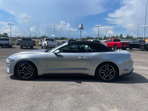 Used 2022 Ford Mustang Premium RWD image 5