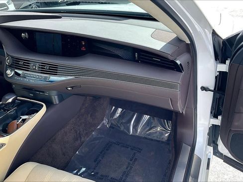 Used 2018 Lexus LS 500 w/ Interior Upgrade Package image 17