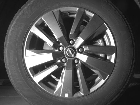 Used 2025 Nissan Pathfinder SV image 13