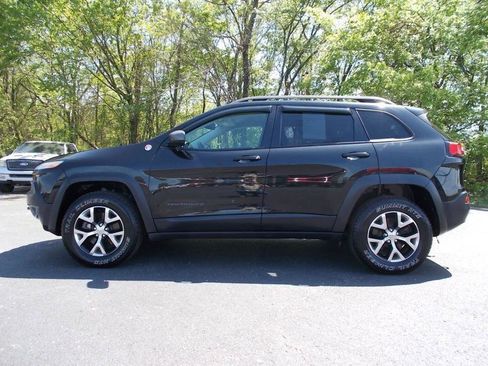 Used 2016 Jeep Cherokee Trailhawk image 2