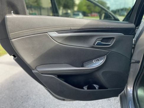 Used 2017 Chevrolet Impala LT FWD image 30