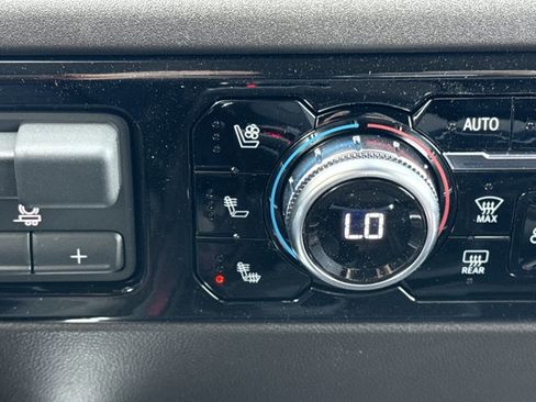 New 2026 GMC Sierra 1500 SLT image 21