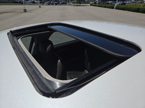Used 2013 Lincoln MKZ FWD image 3