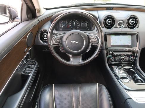 Used 2016 Jaguar XJ Supercharged image 13