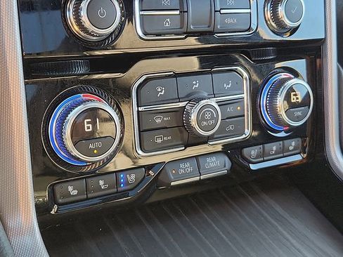 Certified 2022 GMC Yukon Denali image 16