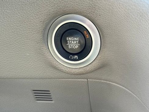 Certified 2019 Chrysler Pacifica Limited FWD image 37